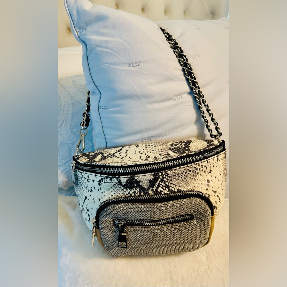 Steve Madden Snake Print Shoulder / Belt Bag in Black and Cream NWOT - Picture 12 of 15